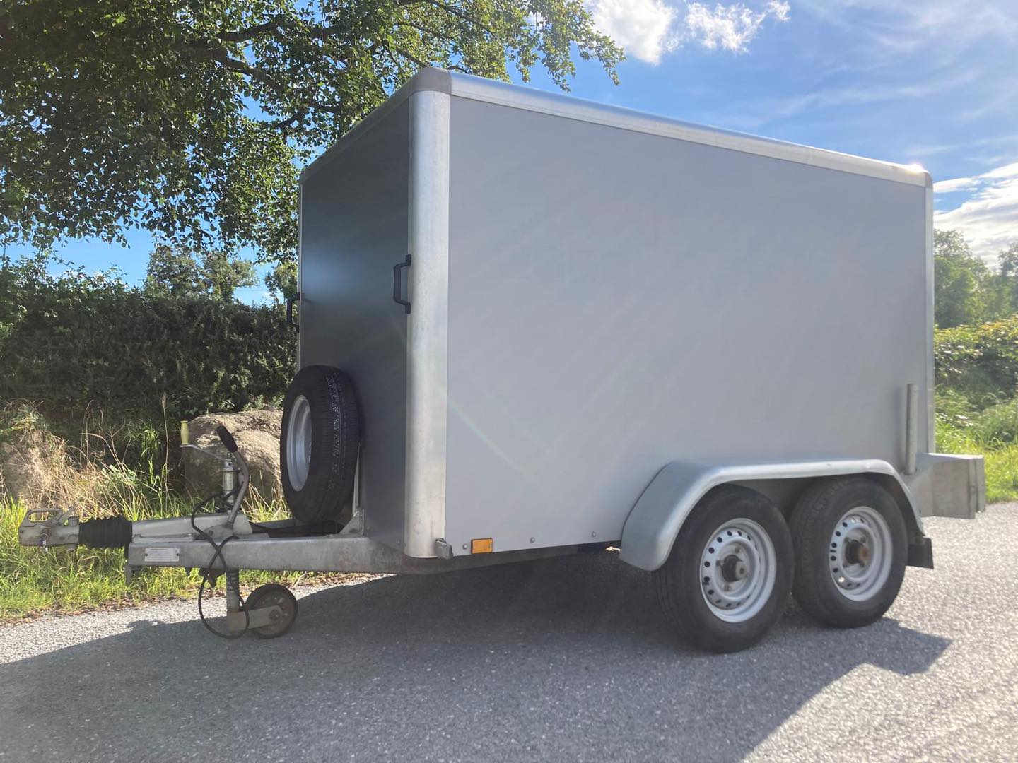 Indespension 8’2x4’8x4’10 High Box Van